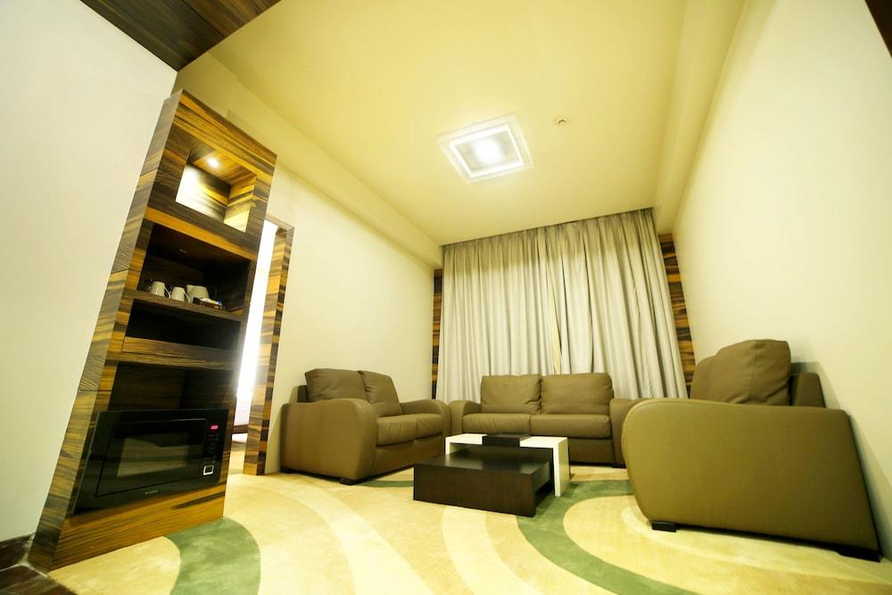 לקנאו Golden Blossom Imperial Resorts מראה חיצוני תמונה